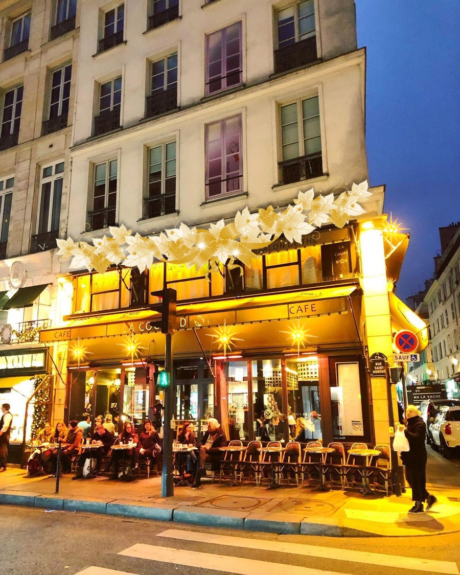 La Coupe d'Or at night on Rue Saint-Honor&eacute;, Paris